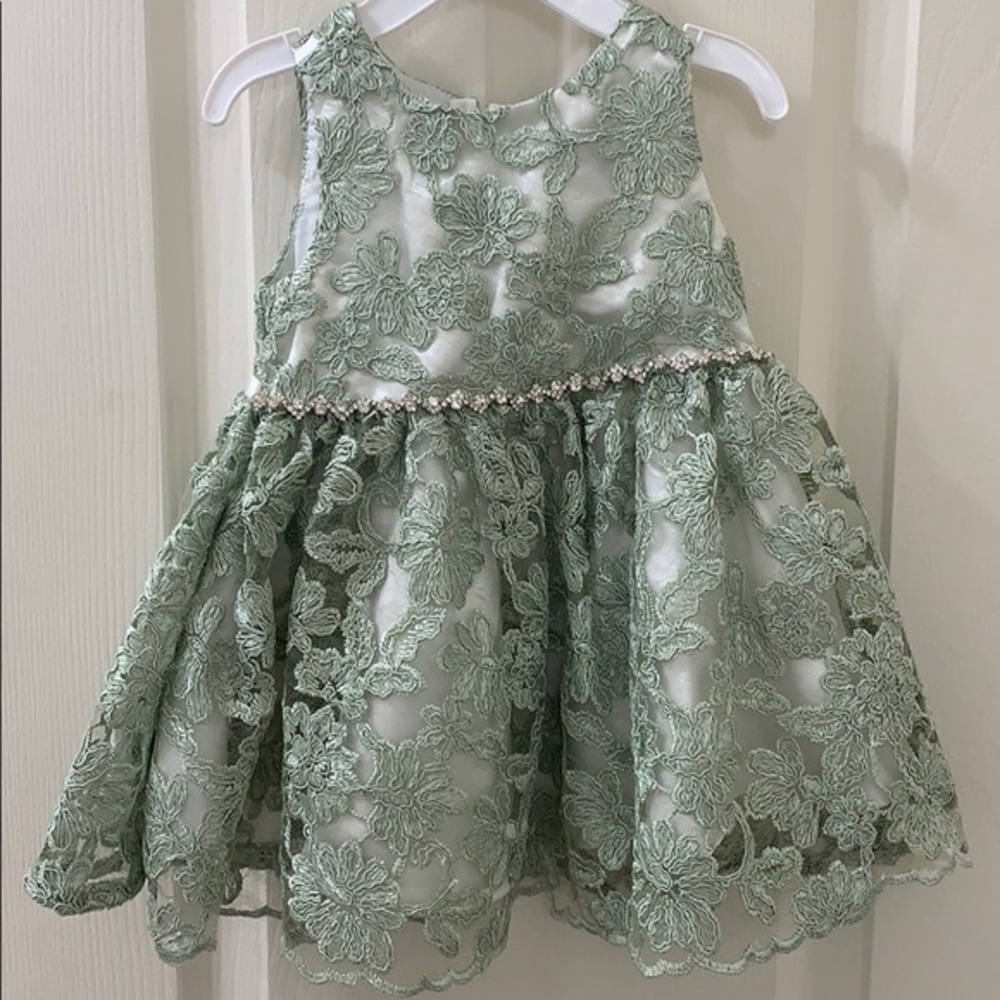 Rare Editions embroidered lace dress